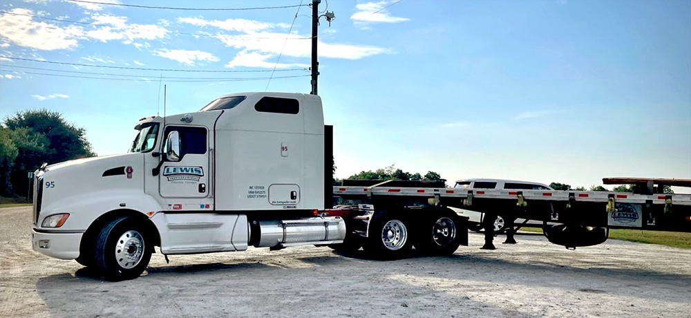 Advantages of Transporting Goods with a Flatbed Trucking Company